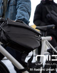 Radiant Urban Sling R1 時尚隨身袋 - 珍珠黑
